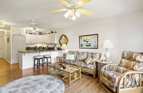 Kailua-Kona Condo | Kona Oceanfront complex I Updated I AC I Heated Pool I Best Location