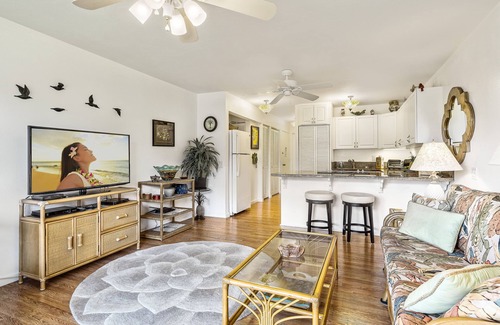 Kailua-Kona Condo | Kona Oceanfront complex I Updated I AC I Heated Pool I Best Location