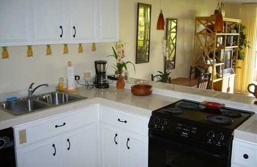 Historic Kailua Village Condo | Kona Pacific B311 - Quiet, comfortable & walking distance to Town and the beach