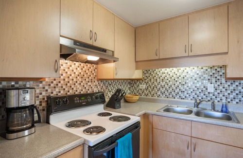 Historic Kailua Village Condo | Kona Plaza#217 Amazing Location. In Heart of Kona town. Ac & Elevators!