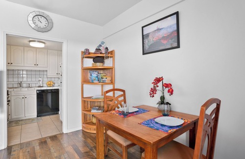 Historic Kailua Village Condo | Kona Plaza#414 Top Floor Unit in Heart Of Kona Town: AC & Elevators!