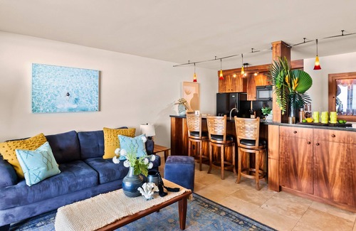 Historic Kailua Village Condo | Kona Reef: D-17: Direct Oceanfront, Pool/Hot Tub, Air Conditioning, Elevators