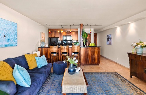 Historic Kailua Village Condo | Kona Reef: D-17: Direct Oceanfront, Pool/Hot Tub, Air Conditioning, Elevators