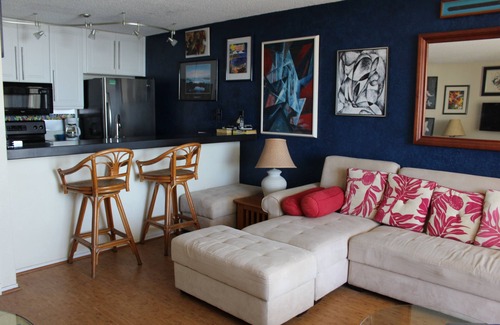 Kailua-Kona Condo | Kona Reef F13 - Nicely Renovated - Ocean View - Free WiFi, 3 minute walk to town