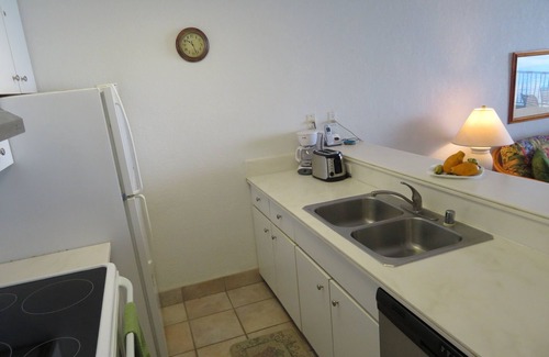 Historic Kailua Village Condo | Kona Reef Resort - Absolute Oceanfront Condominium