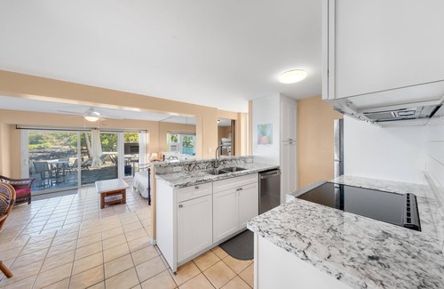 Kailua-Kona House | Kona Spectacular Ocean Front 5BR, 4BA Pool,Spa,AC