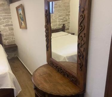 Gjirokaster House | Konaku Guest house