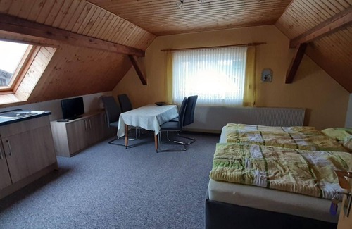 Friedrichsbrunn Bed & Breakfast | Konditorei, Café und Pension Günther&fricke GbR - Doppelzimmer, Dusche, WC, Standard