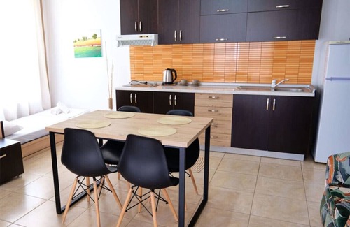 Orikum Condo | Kondo Stays - Melon Apartment 4
