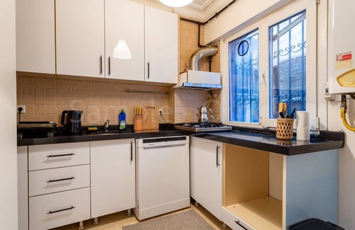Kadikoy Apartment | Konforlu ve Modern 2+1 Daire Next to Metro
