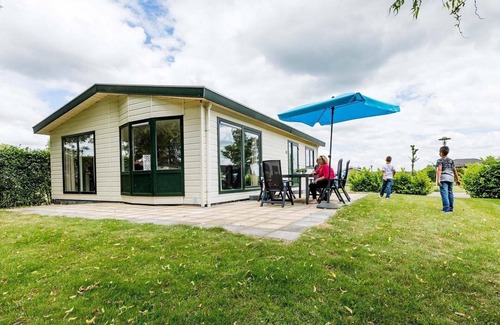 Berkhout Ski Chalet | ✓ Koningsgloed at Park Westerkogge ✓ Holiday home for 6 people ✓ Located in Berkhout (North Holland) ✓ Waterfront holiday resort ✓ Book directly at the resort
