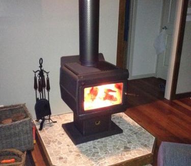 Upper Horseshoe Creek Cabin | Kookaburra Cottage at Uralba Eco Cottages