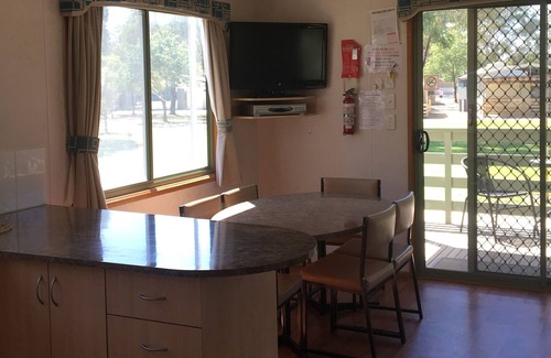 Bearii Cabin | Kookaburra Cabin, 2 room, sleeps 6.