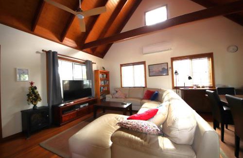 Hat Head House | Kookaburra Cottage 71 Straight St HH