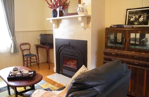 Castlemaine House | Kookaburra Cottage