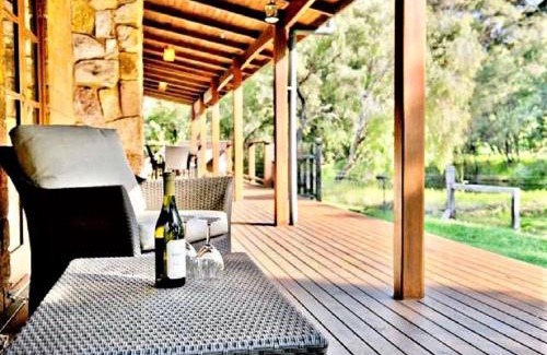 Redgate House | Kookaburra Retreat - peaceful rural bush setting