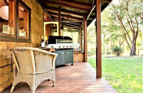 Redgate House | Kookaburra Retreat - peaceful rural bush setting