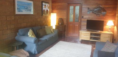 Redgate House | Kookaburra Retreat - peaceful rural bush setting