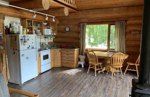 Central Kootenay Cabin | Kootenay Lake (Gray Creek, BC) - Log Home Cabin