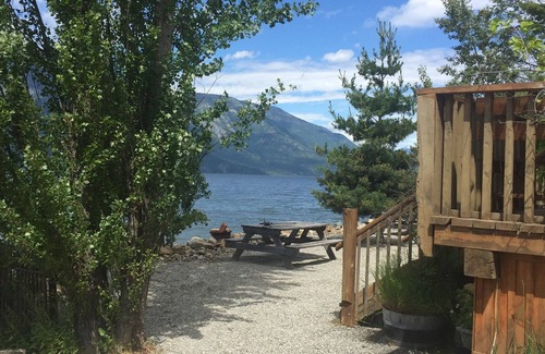 Boswell House | Kootenay Lake Lodge Waterfront Log Chalet - location, location, location!