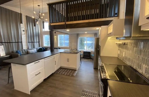 Central Kootenay Cabin | Kootenay Lake & Mountain Luxury Cabin. Stunning Views! Private Beach! Sleeps 2-6
