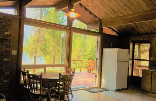 Balfour Cottage | Kootenay Lakehouse COTTAGE—680' Beach,Dock,Firepit—Near Ferry, Golf, Hot Spring!