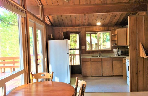 Balfour Cottage | Kootenay Lakehouse COTTAGE—680' Beach,Dock,Firepit—Near Ferry, Golf, Hot Spring!
