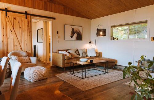 Nakusp House | Kootenay Lakeview Retreats - Forest Cabin