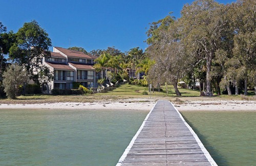 Salamander Bay House | Kooyonga, 1/211 Soldiers Point Rd - waterfront, panoramic views & aircon