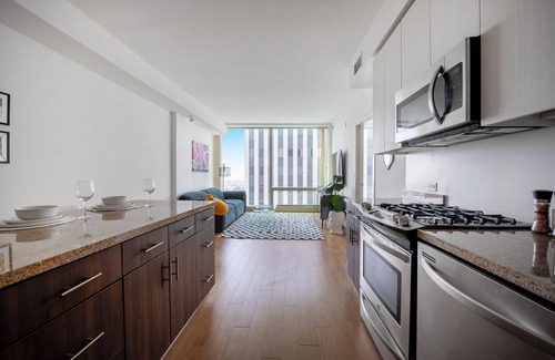 Carthay Circle Apartment | koreatown y
