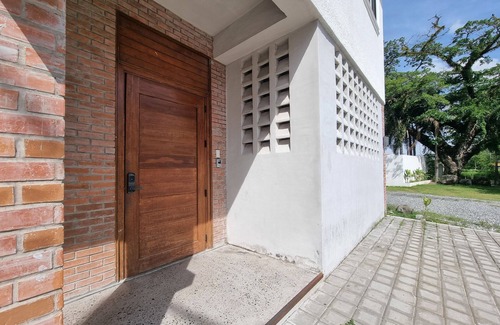 Clark Freeport Villa | KOREGON POOL VILLAS