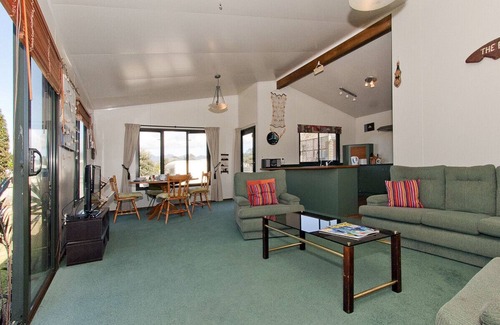 Whangamata Cottage | Korolevu Beach House - Whangamata Holiday Home