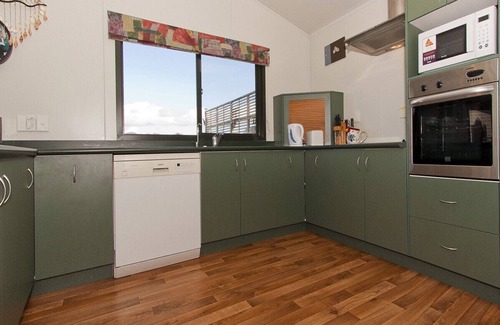 Whangamata Cottage | Korolevu Beach House - Whangamata Holiday Home