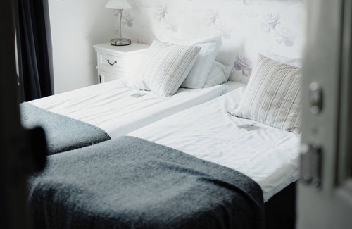 Linneryd Hotel | Korrö Vandrarhem