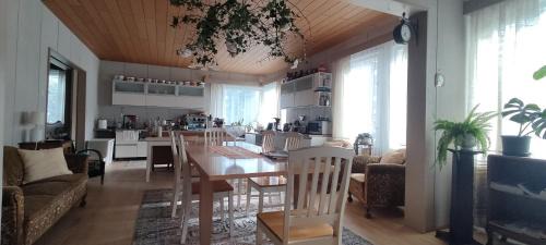 Rauma House | Kortteer Pinkki huone