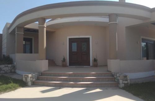 Tingaki Villa | Kos Villa - Family Comfort with large Garden, Jacuzzi