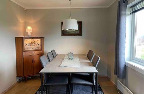 Leknes House | Koselig hus i landlig område