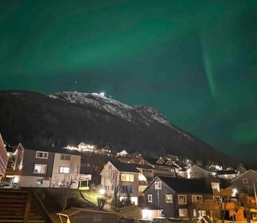 Tromsdalen Apartment | Koselig overnatting, midt i mellom sentrum og marka