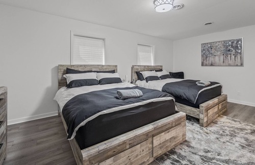South Fallsburg House | Kosher Home -2 min Walk to Shul -Hot Tub-Pool-Game Rm