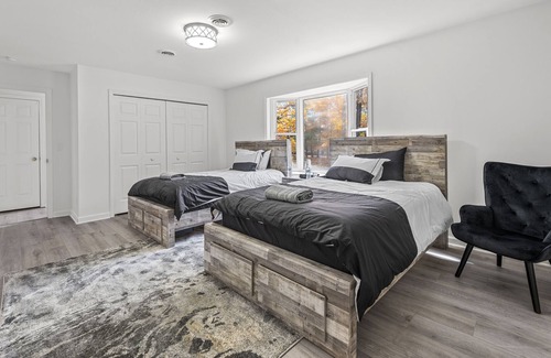 South Fallsburg House | Kosher Home -2 min Walk to Shul -Hot Tub-Pool-Game Rm