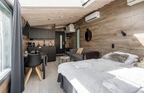 Kuusa Apartment | Koskisviitti 2 - Private High Quality Suite with Lake Views