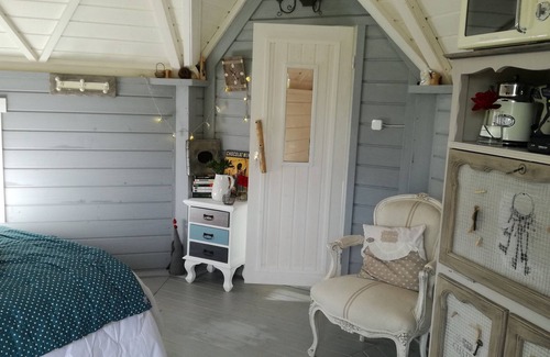 Cahagnes Ski Chalet | Kota Cabana, bed and breakfast in the heart of the Normandy countryside