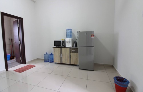 Taman Mahajaya House | Kota Laksamana Comfortable Crowd by Step-In