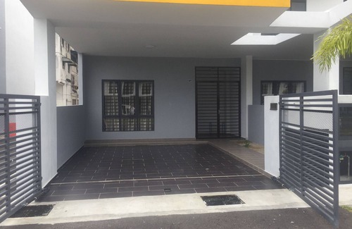 Taman Mahajaya House | Kota Laksamana Comfortable Crowd by Step-In