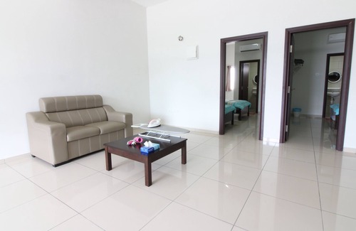 Taman Mahajaya House | Kota Laksamana Comfortable Crowd by Step-In
