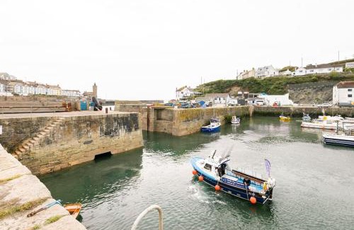 Porthleven Bed & Breakfast | Kota Restaurant & Rooms