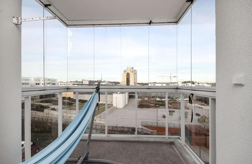 Espoo Centre Apartment | Kotimaailma - Iso ja valoisa kaksio, Espoon Keskustassa