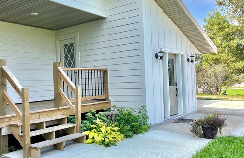Wolf Lake House | Kountry Home With Gorgeous Sunset Views