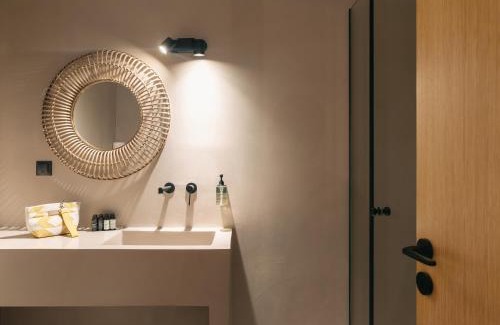 Limeni House | Kourmas Suites