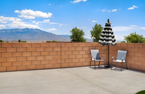 Ranchito House | Kozi home, easy access to 1-25, great for family trips, or a solo stayn
